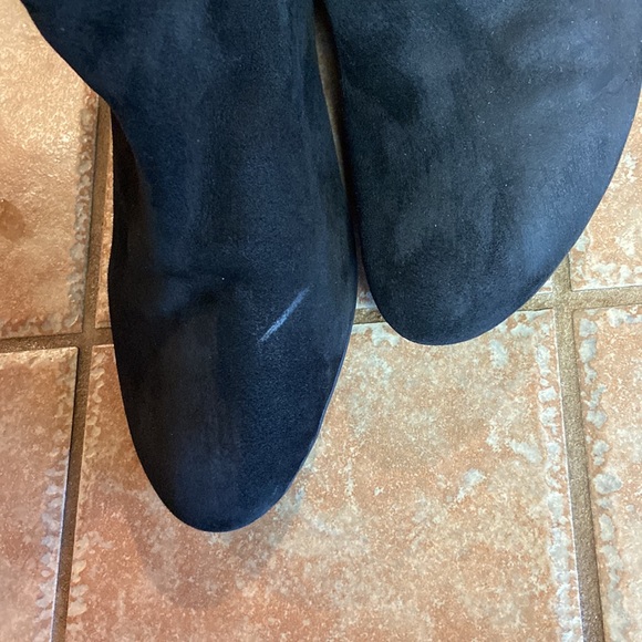 Antonio Melani Suede and Elastic knee high boots with small heel. 7.5 - Picture 7 of 7